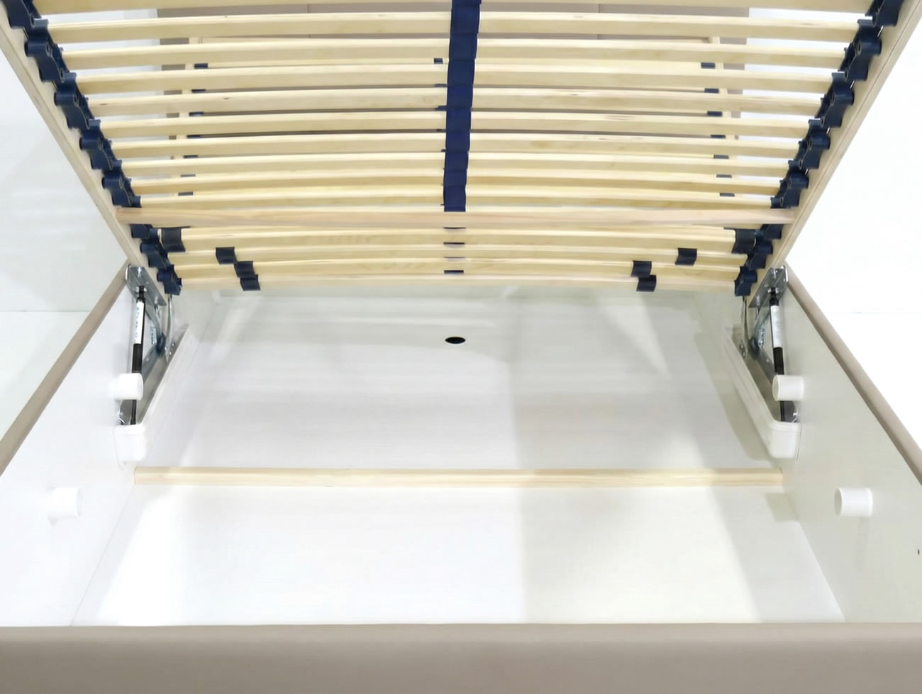 Praktický úložný prostor postele Belarona