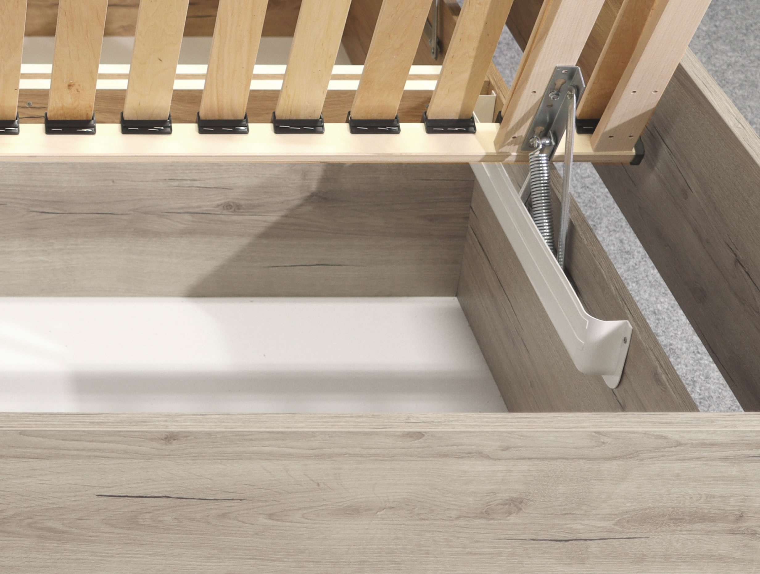 Detail výklopného roštu postele LINDA