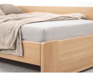Zvýšená buková postel s roštem MIVA s bočním čelem, 100x200 Zvýšená buková postel s roštem MIVA s bočním čelem, 100x200