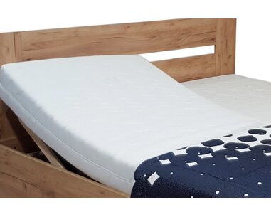 Zýšená postel s roštem a matrací Sandra Zýšená postel s roštem a matrací Sandra