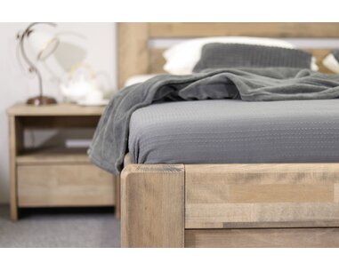 Zvýšená postel dvoulůžko z masivu Primátor, masiv buk Zvýšená postel dvoulůžko z masivu Primátor, masiv buk