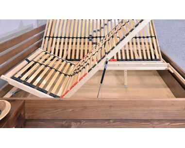 Zvýšená postel dvoulůžko s úložným prostorem RITA, masiv smrk Zvýšená postel dvoulůžko s úložným prostorem RITA, masiv smrk