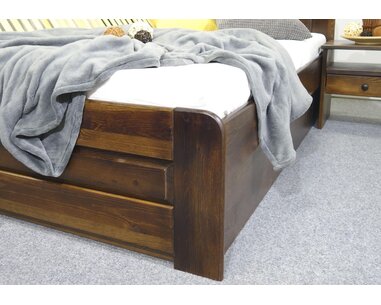 Dřevěná postel LADA, s úložným prostorem, masiv borovice, moření ořech Dřevěná postel LADA, s úložným prostorem, masiv borovice, moření ořech