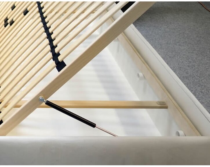 Zvýšená čalouněná válenda s úložným prostorem Quatro Zvýšená čalouněná válenda s úložným prostorem Quatro