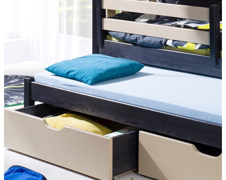 Poschoďová postel s přistýlkou a úložným prostorem pro 3 děti Hanka, masiv borovice Poschoďová postel s přistýlkou a úložným prostorem pro 3 děti Hanka, masiv borovice